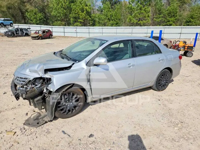 2013 Toyota COROLLA фото
