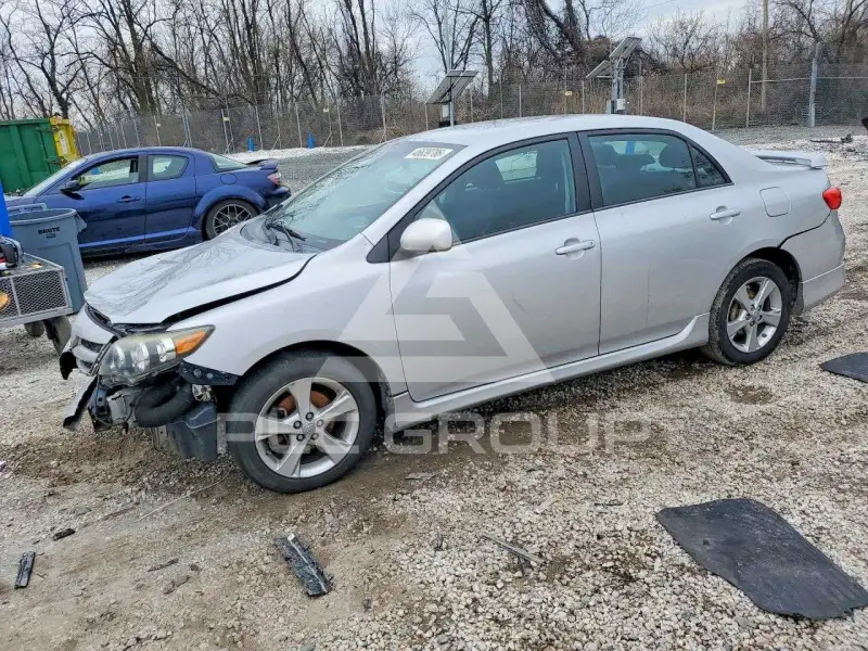 2013 Toyota COROLLA фото