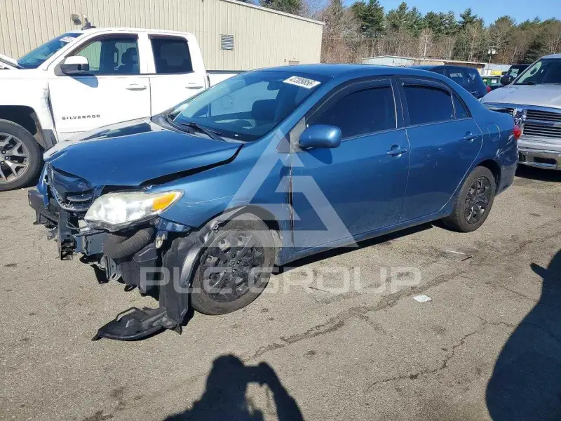 2013 Toyota COROLLA фото
