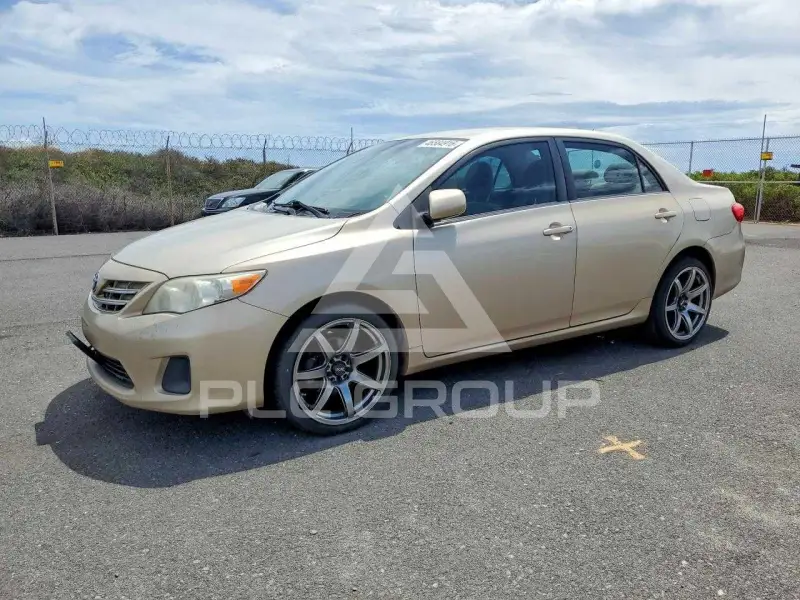 2013 Toyota COROLLA фото