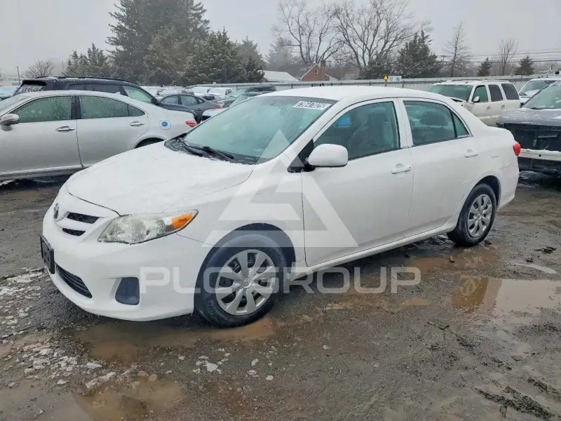 2013 Toyota COROLLA фото