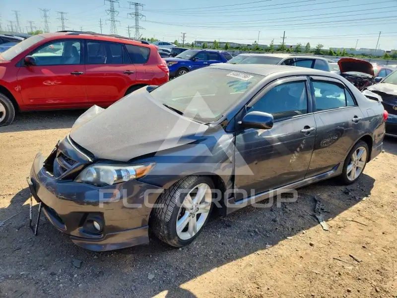 2013 Toyota COROLLA фото