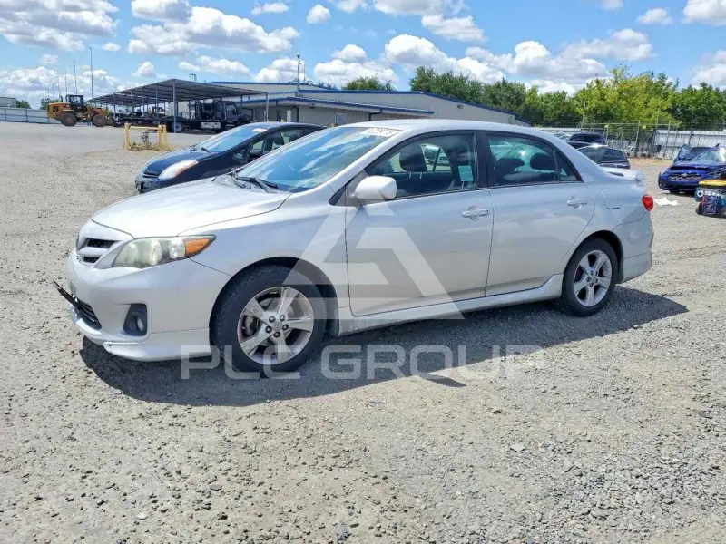 2013 Toyota COROLLA фото