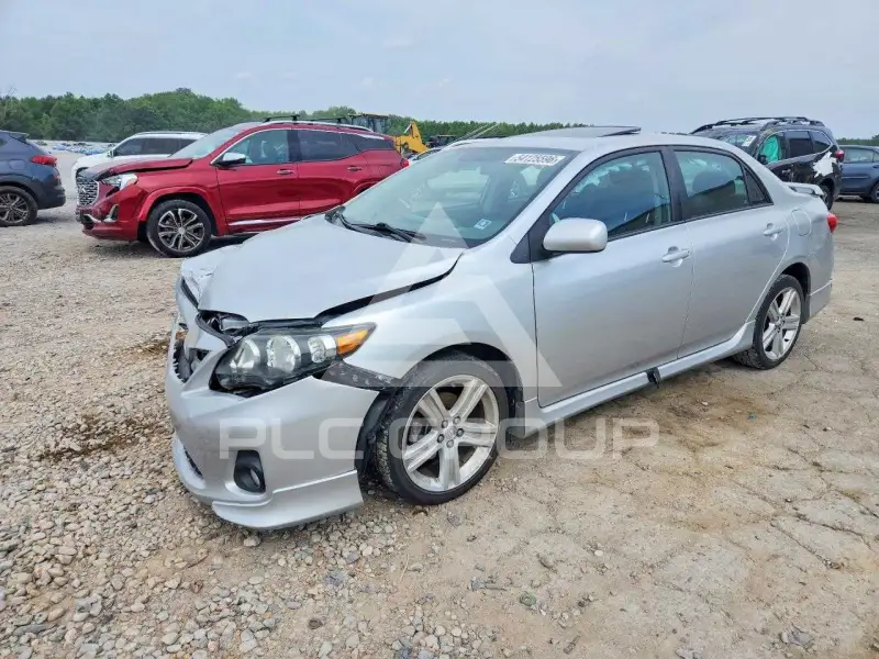 2013 Toyota COROLLA фото