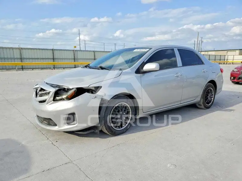 2013 Toyota COROLLA photo