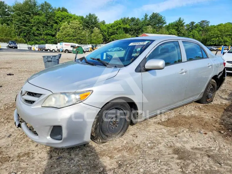 2013 Toyota COROLLA фото