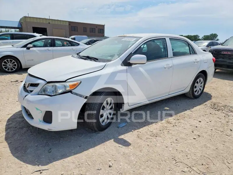 2013 Toyota COROLLA фото