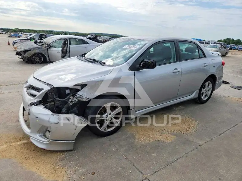 2013 Toyota COROLLA фото