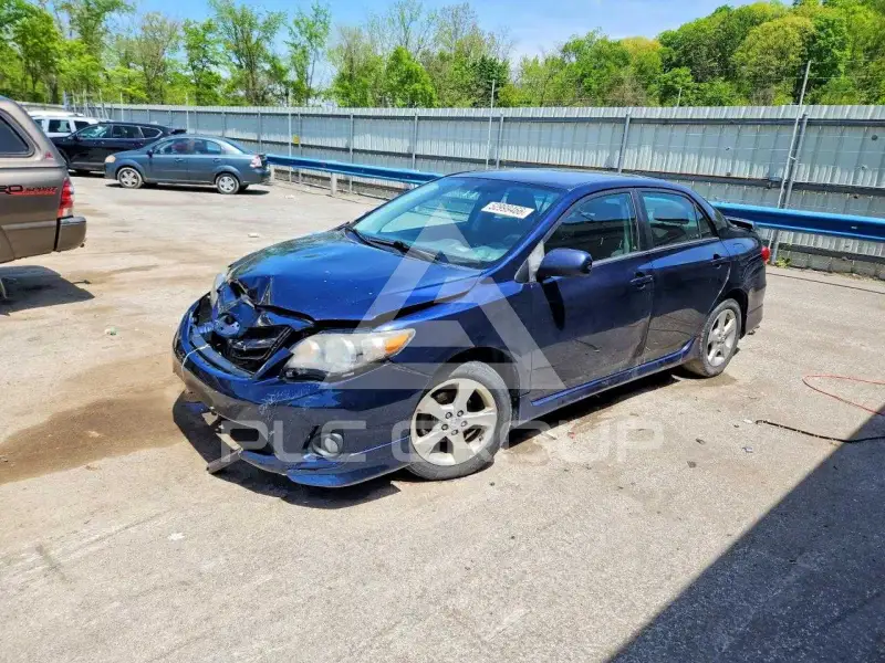 2013 Toyota COROLLA фото
