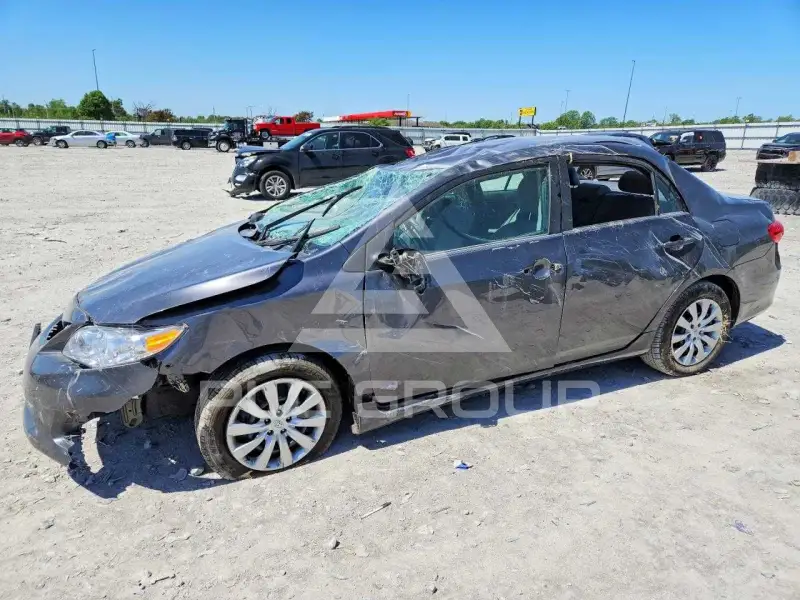 2013 Toyota COROLLA фото