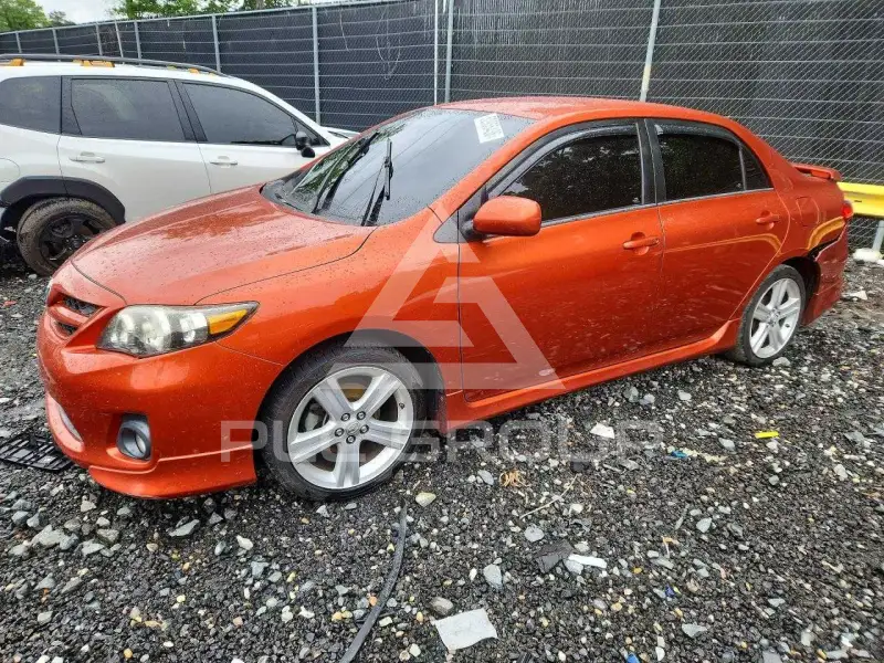 2013 Toyota COROLLA фото