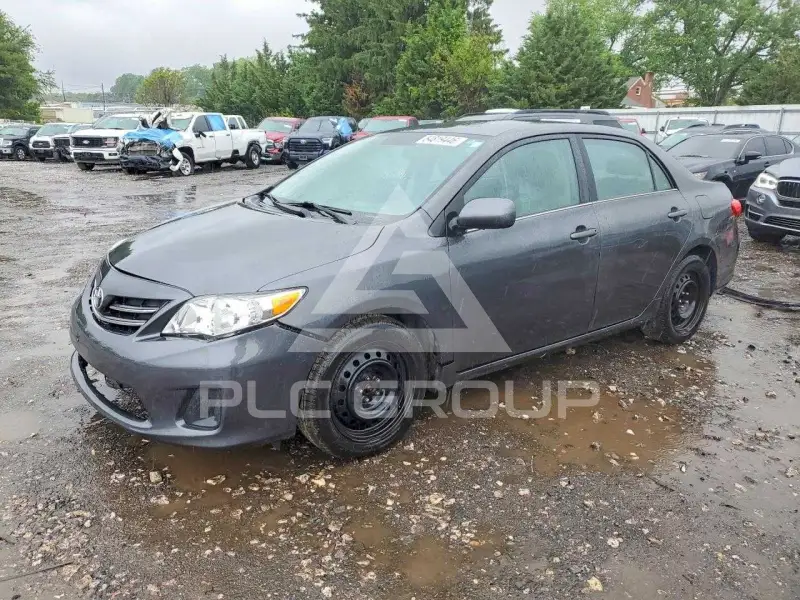2013 Toyota COROLLA фото