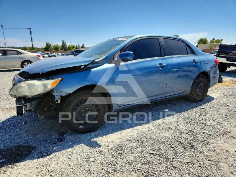 2013 Toyota COROLLA фото