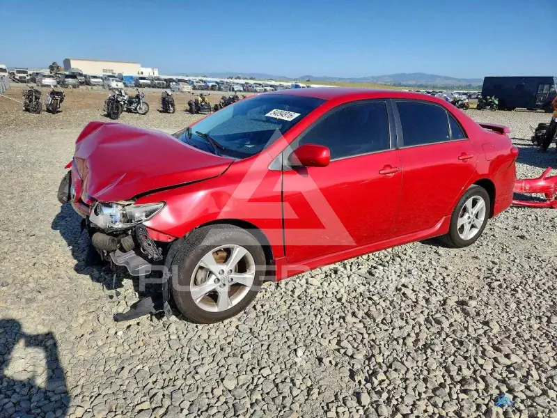 2013 Toyota COROLLA фото