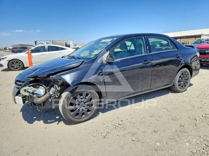 2013 Toyota COROLLA фото
