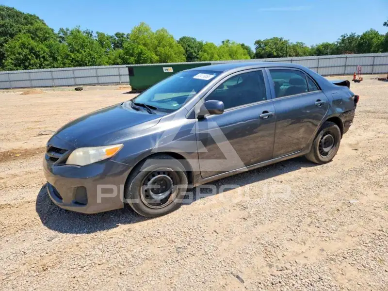 2013 Toyota COROLLA фото