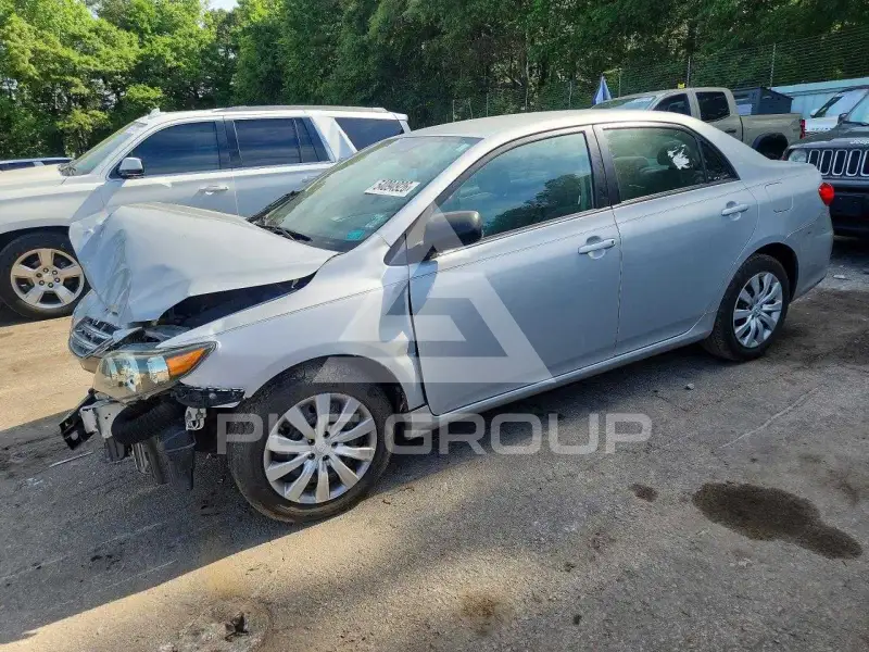 2013 Toyota COROLLA фото