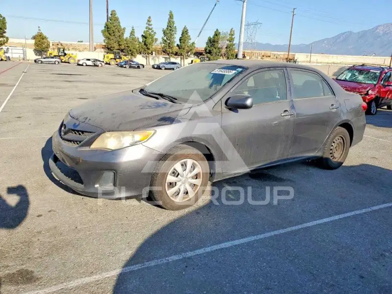 2013 Toyota COROLLA фото