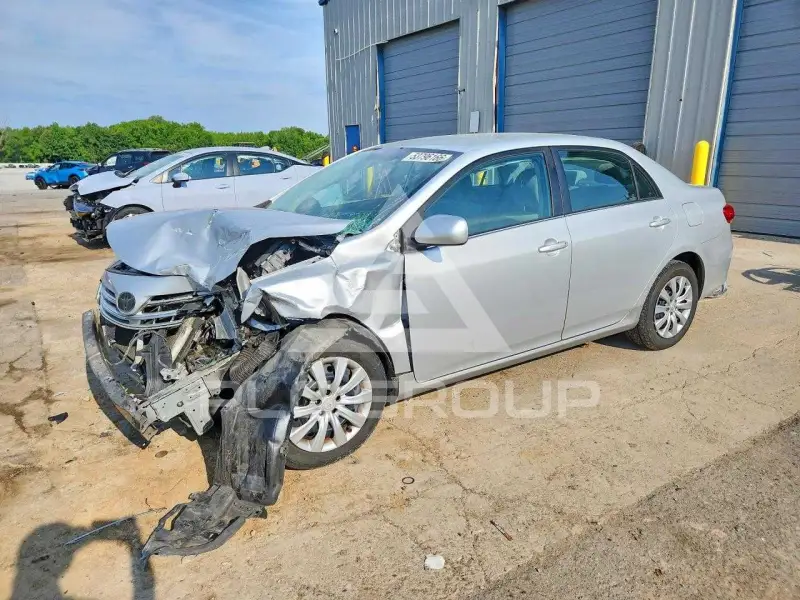 2013 Toyota COROLLA фото