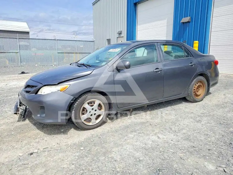 2013 Toyota COROLLA фото