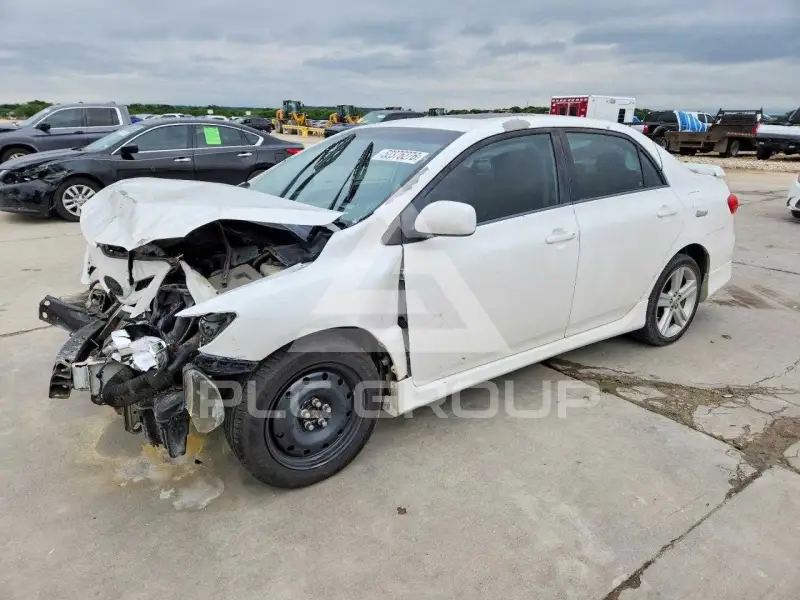 2013 Toyota COROLLA фото