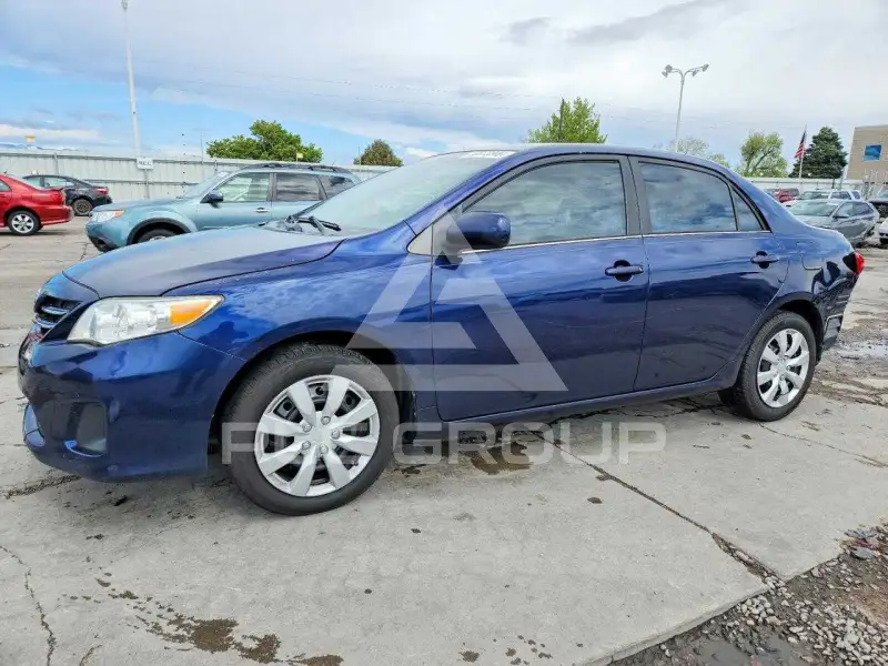 2013 Toyota COROLLA фото