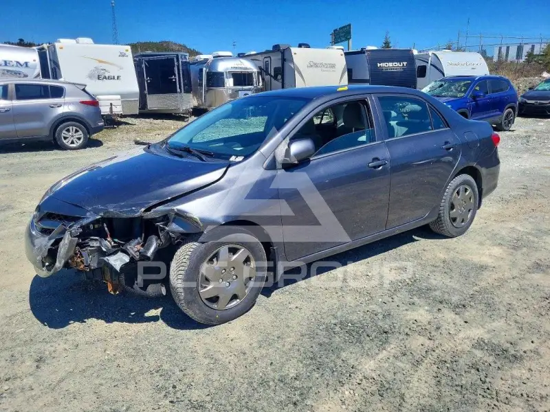 2013 Toyota COROLLA фото