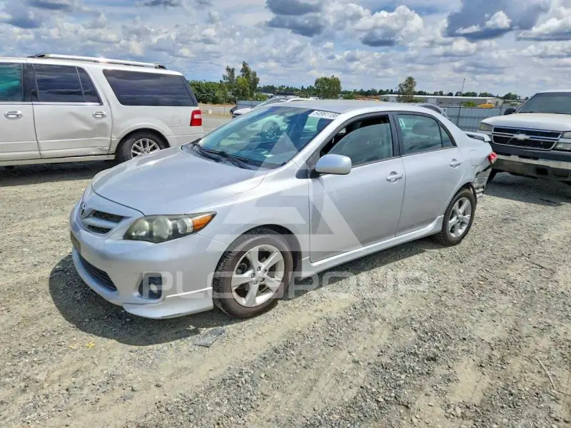 2013 Toyota COROLLA фото
