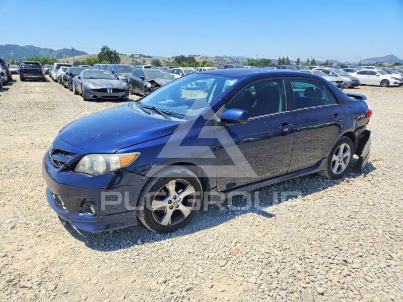 2013 Toyota COROLLA фото