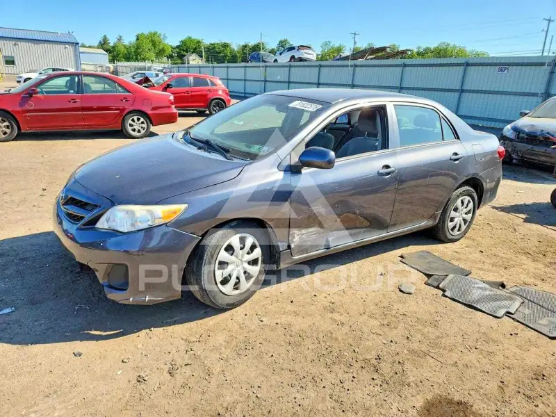 2013 Toyota COROLLA фото