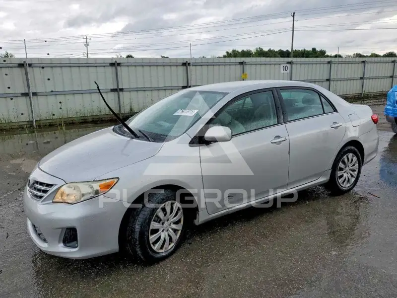 2013 Toyota COROLLA фото