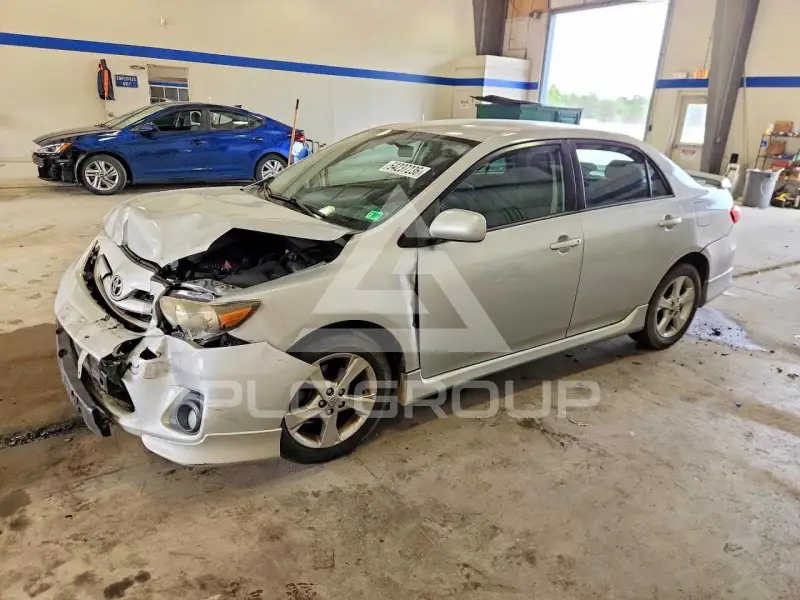 2013 Toyota COROLLA фото