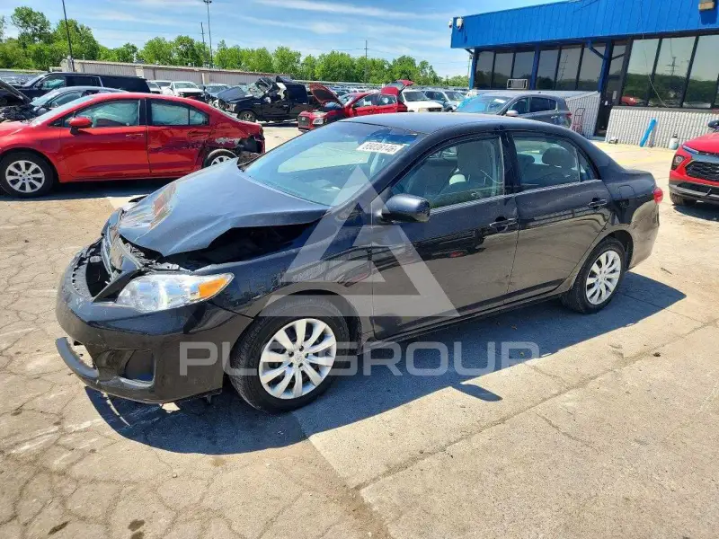 2013 Toyota COROLLA фото