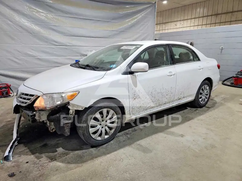 2013 Toyota COROLLA фото