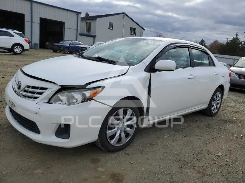 2013 Toyota COROLLA фото