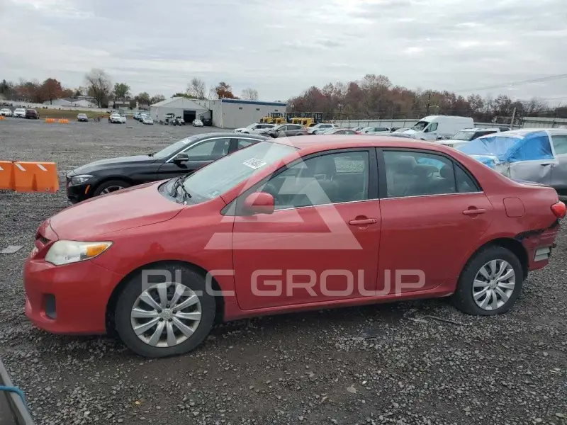 2013 Toyota COROLLA фото