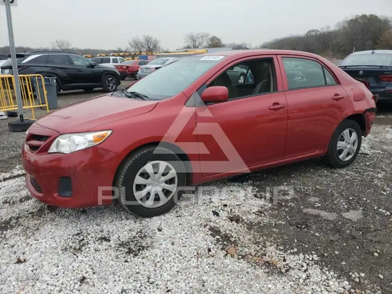 2013 Toyota COROLLA фото