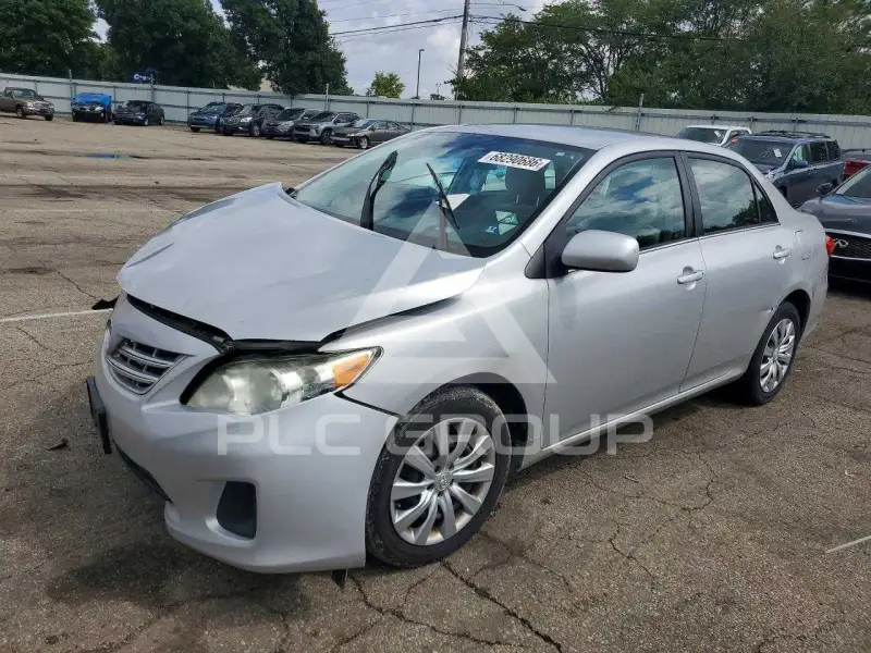 2013 Toyota COROLLA фото