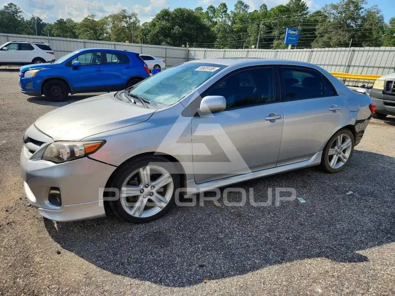 2013 Toyota COROLLA фото