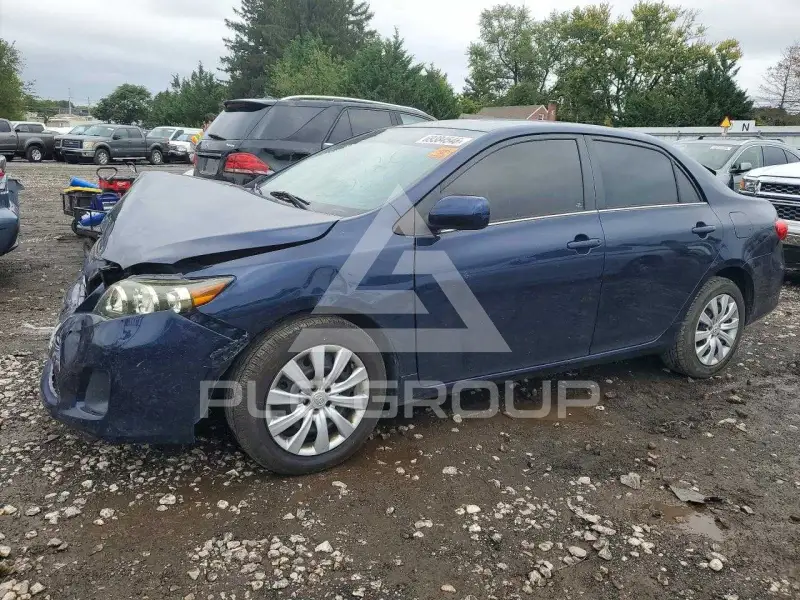 2013 Toyota COROLLA фото