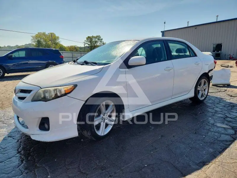 2013 Toyota COROLLA фото