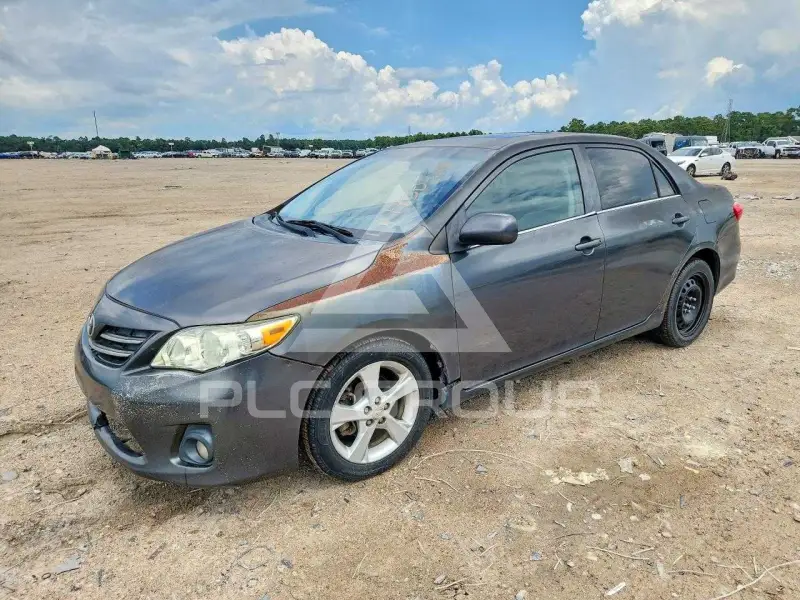 2013 Toyota COROLLA фото