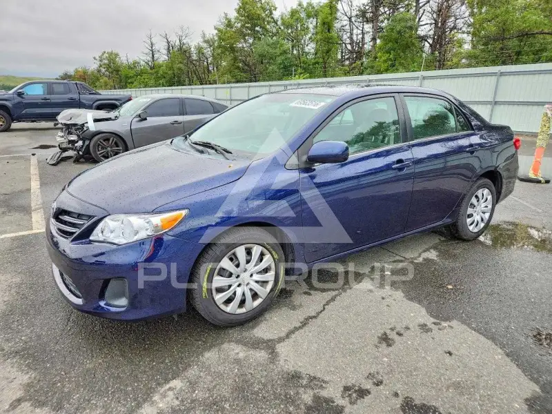 2013 Toyota COROLLA фото