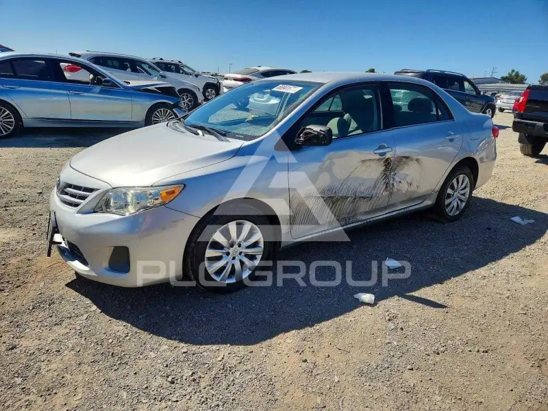 2013 Toyota COROLLA фото
