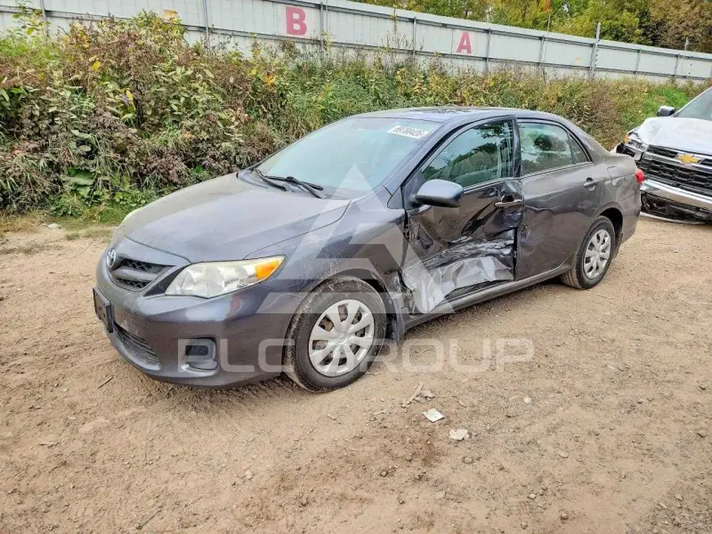 2013 Toyota COROLLA фото