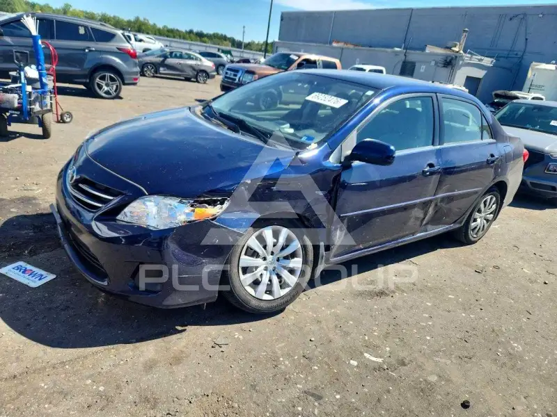 2013 Toyota COROLLA фото