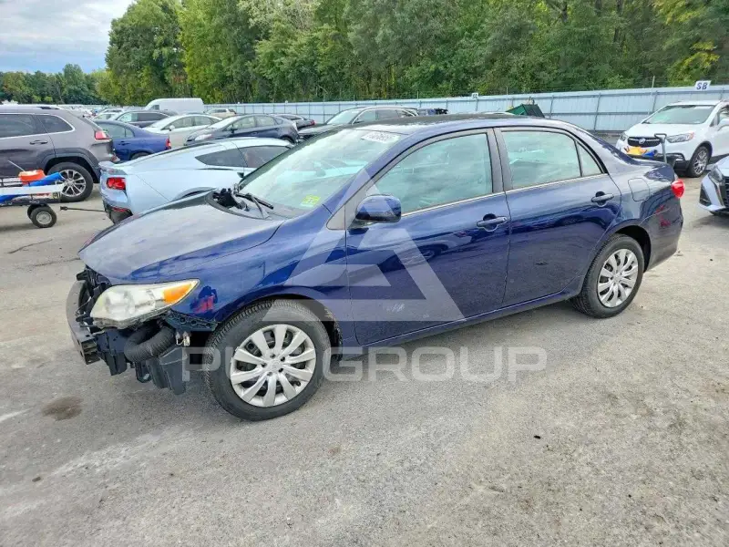 2013 Toyota COROLLA фото