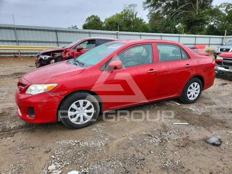 2013 Toyota COROLLA фото