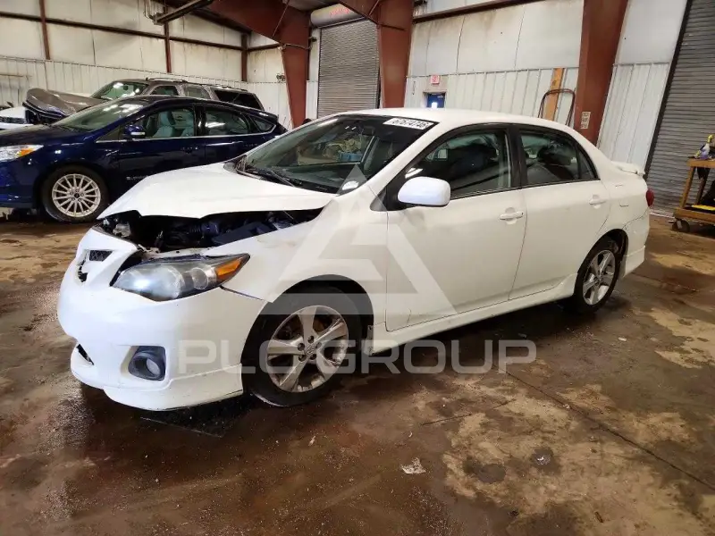 2013 Toyota COROLLA фото
