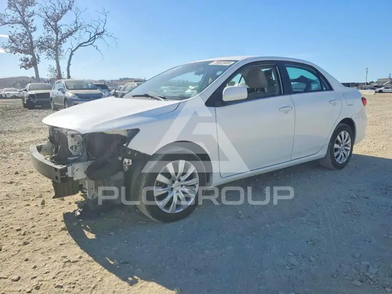 2013 Toyota COROLLA фото